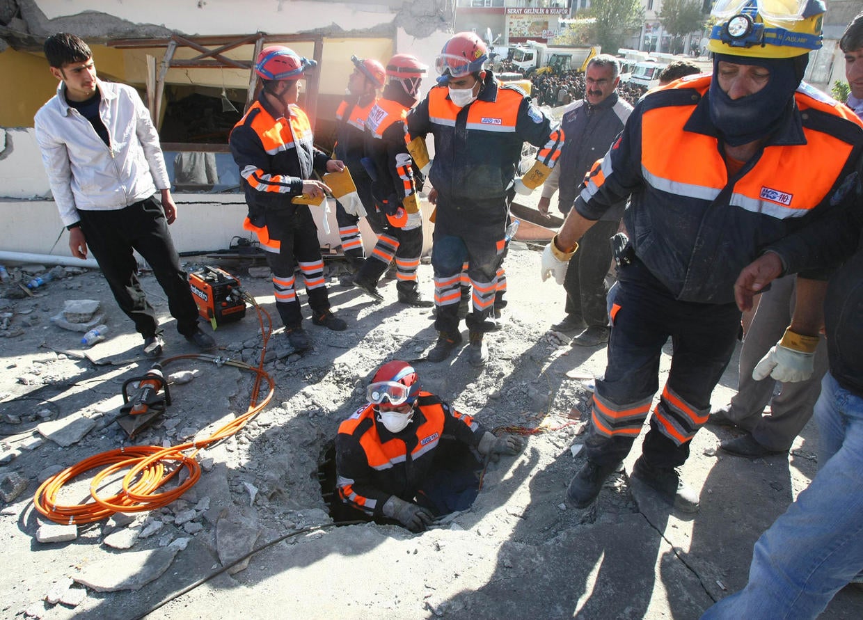 Major earthquake strikes Turkey Photo 21 Pictures CBS News