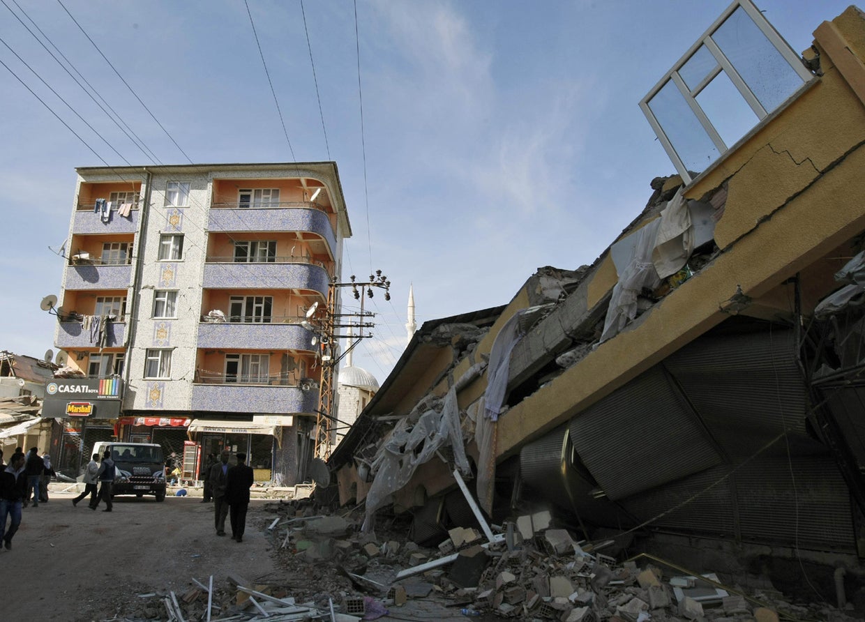 Major earthquake strikes Turkey CBS News