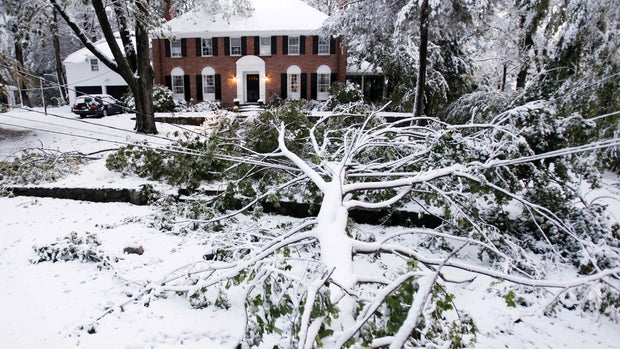 Rare Oct. snowstorm hits Northeast
