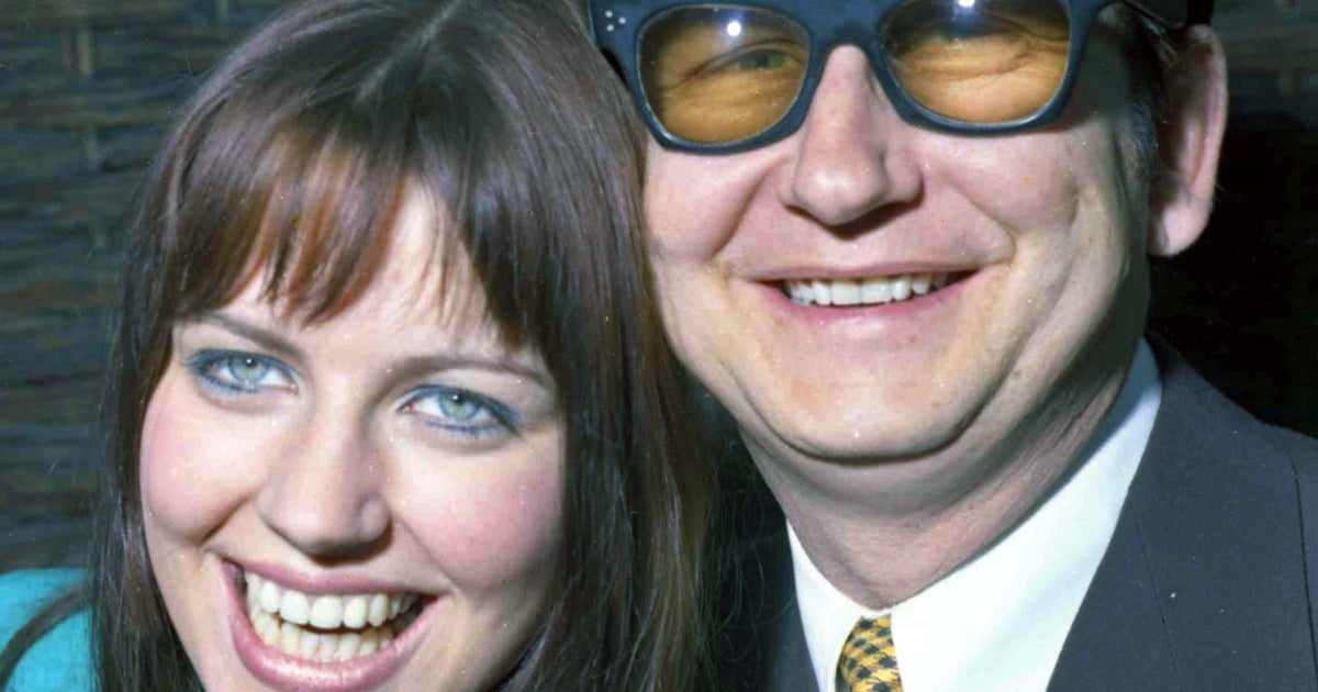x cut dies anniversary singer's widow Roy dies of Orbison's death on