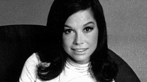 620px x 349px - Mary Tyler Moore, beloved TV icon, dead at 80 - CBS News