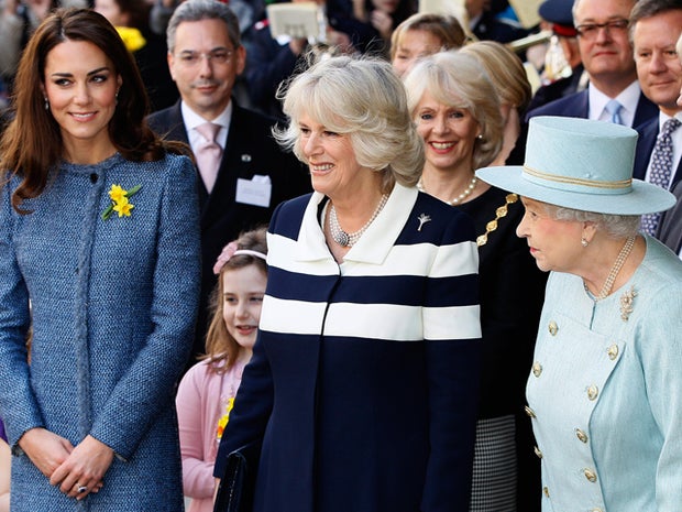Queen, Camilla and Kate's royal outing - CBS News