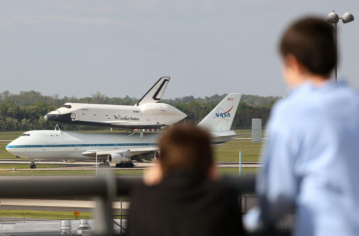 Space shuttle Enterprise flies over NYC - CBS News