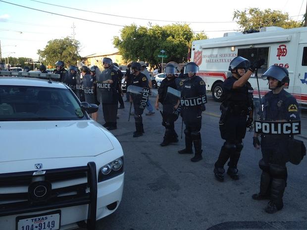 Dallas More Riot Cops 