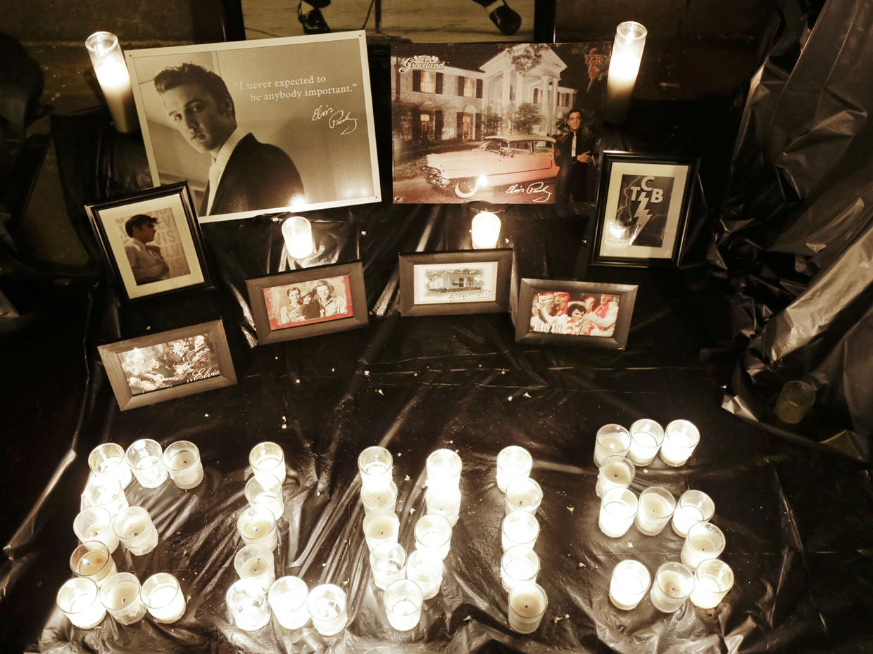 Elvis Presley candlelight vigil at Graceland CBS News