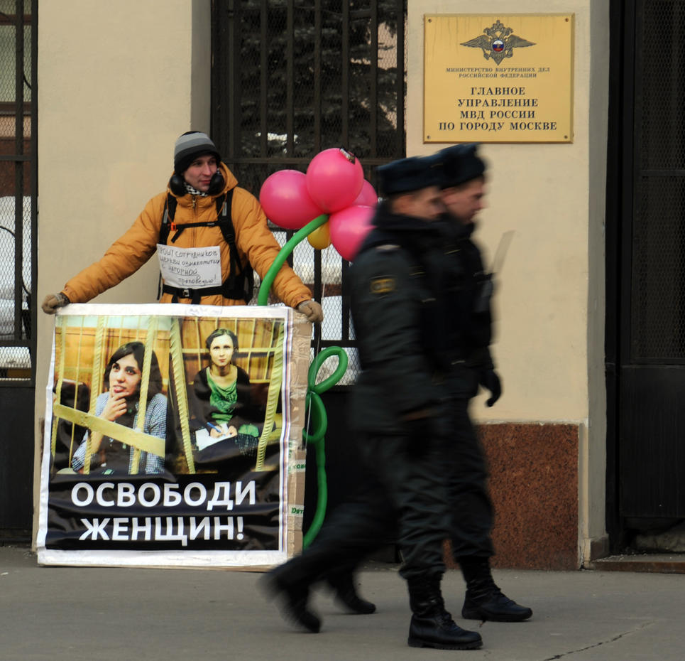 Russian Female Punk Band On Trial Photo 3 Pictures Cbs News