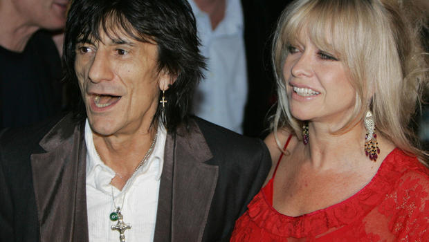 Ronnie Wood to ex-wife: Don't auction my stuff - CBS News