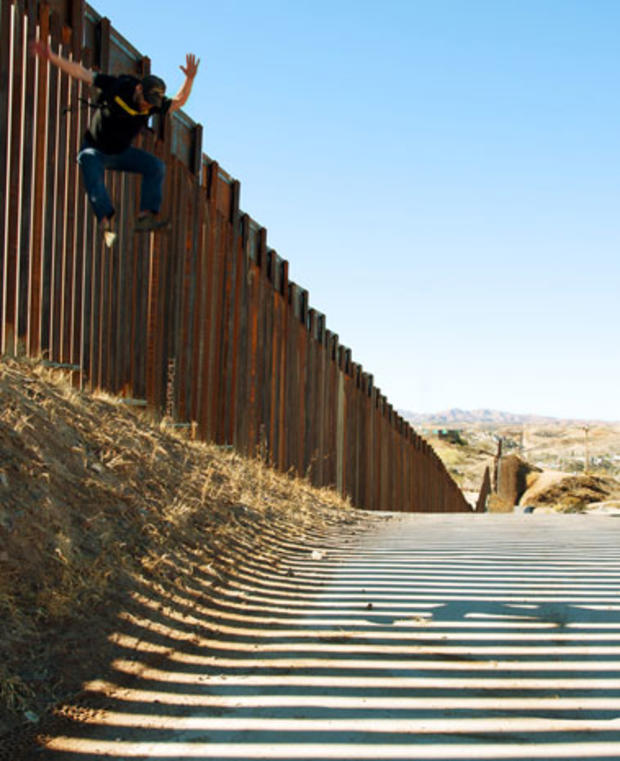 Border-Fence.jpg 