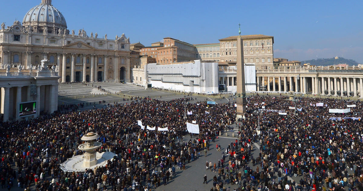 Vatican crowd is emotional for Pope Benedict XVI's first post ...