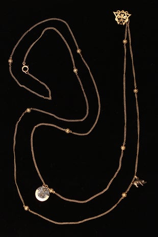 Titanic's jewels on display CBS News