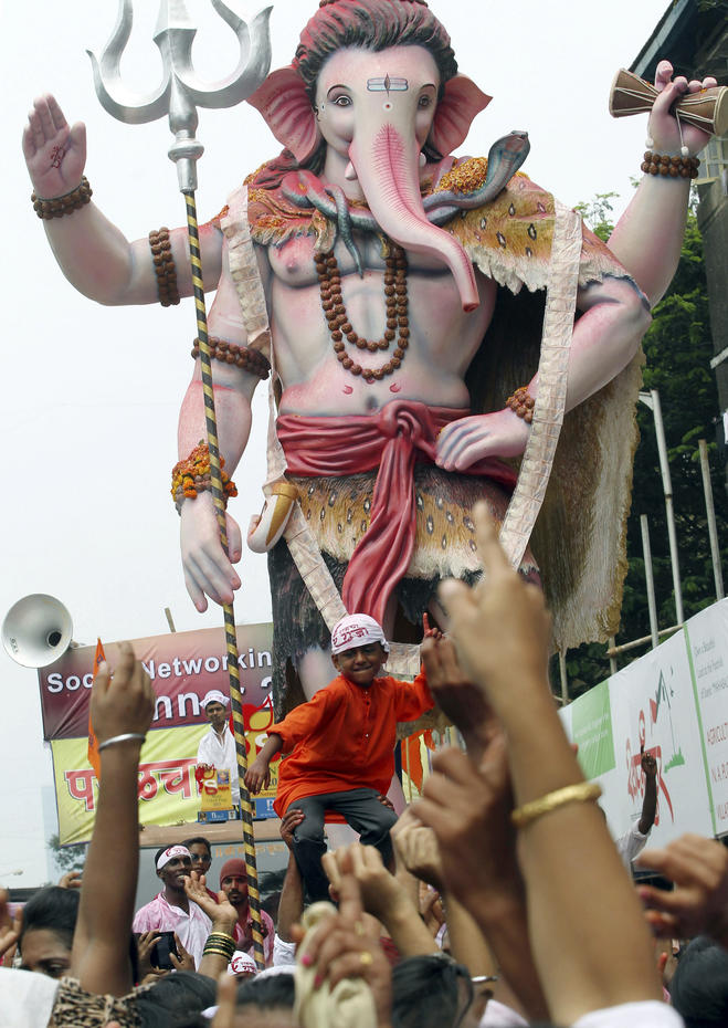 Hindus celebrate Ganesha - the elephant-headed god - Photo 8 - Pictures