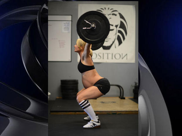 Photo Of Pregnant Woman Lifting Weights Sparks Online Firestorm 