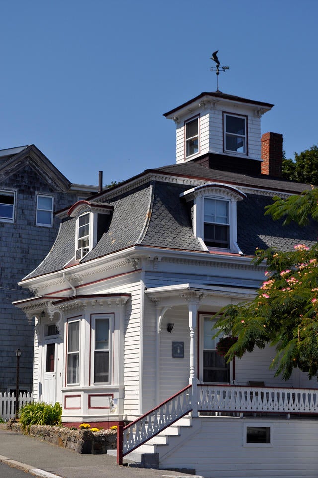 10 Homes That Had Big Roles In Scary Movies Cbs News