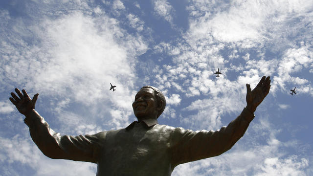 Nelson Mandela statue 