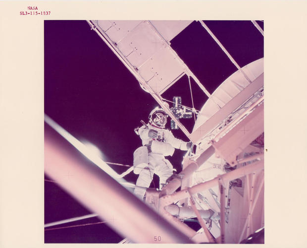 014_Owen Garriott working outside the spacecraft, Skylab 3, August 1973, Vintage chromogenic print, 20.2 x 25.4 cm.jpg 