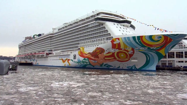 Bud Light Hotel Aims To Be Super Bowl S Ultimate Party Boat Cbs News