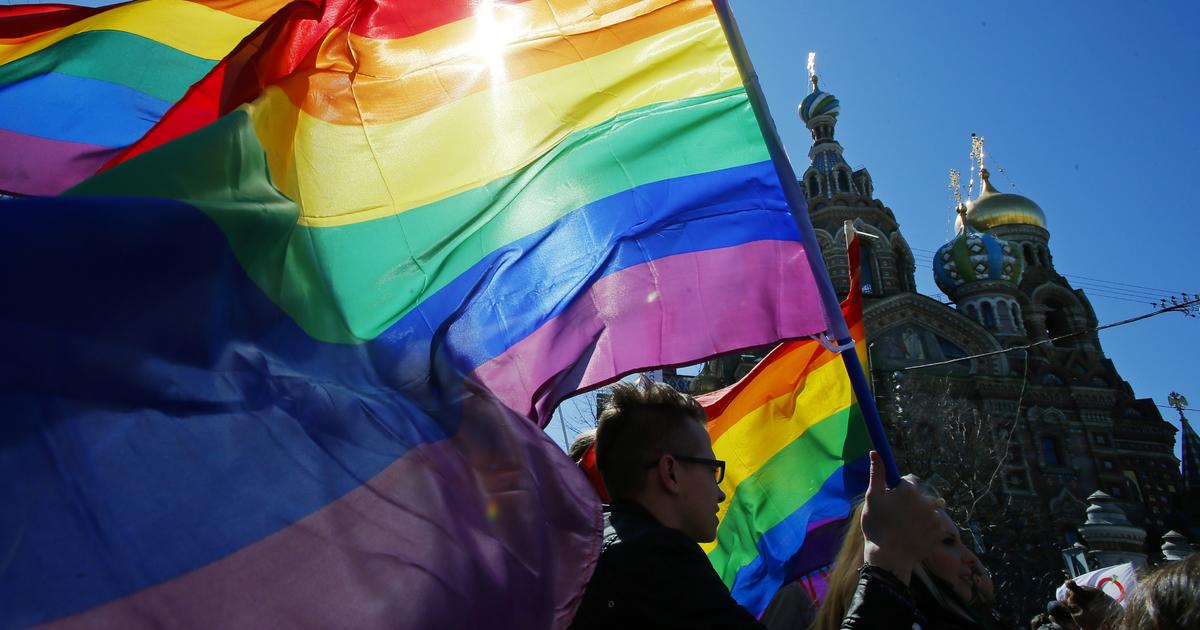 Russia Arrests Gay Rights Activists On Opening Day Of Winter Olympics Opening Ceremony Cbs News