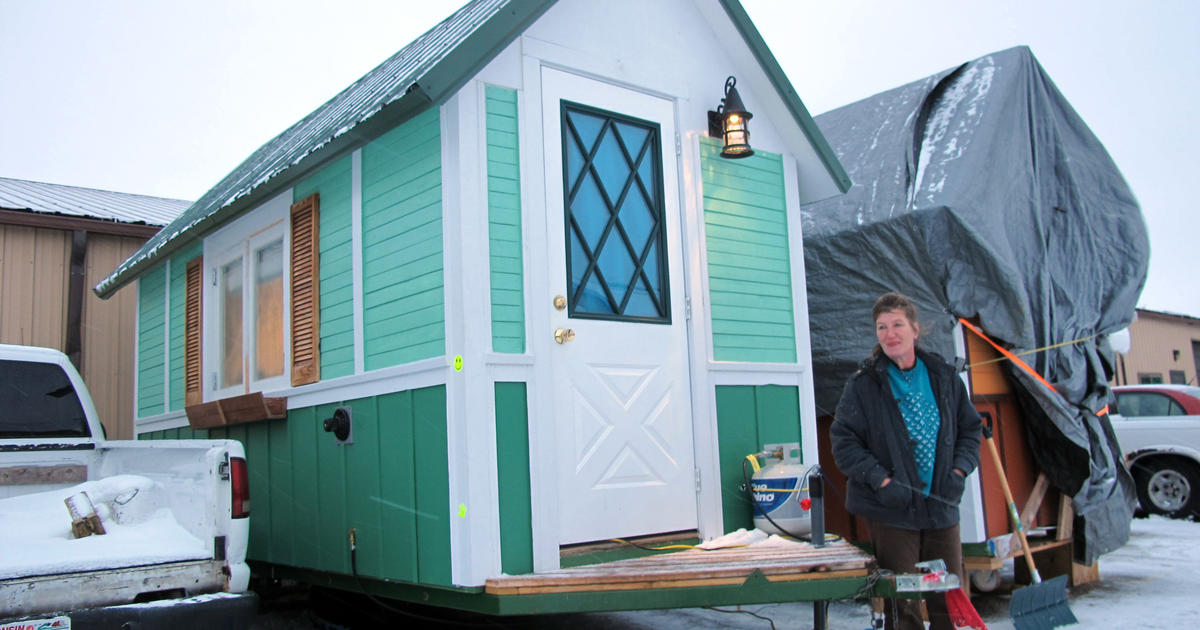 Tiny houses helping with homeless problem in U.S. - CBS News