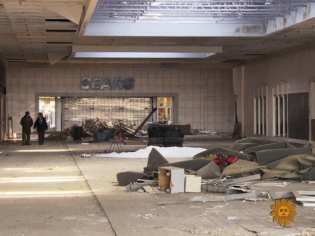 deserted-shopping-mal.jpg