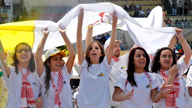 popegirlsvaticanflag.jpg