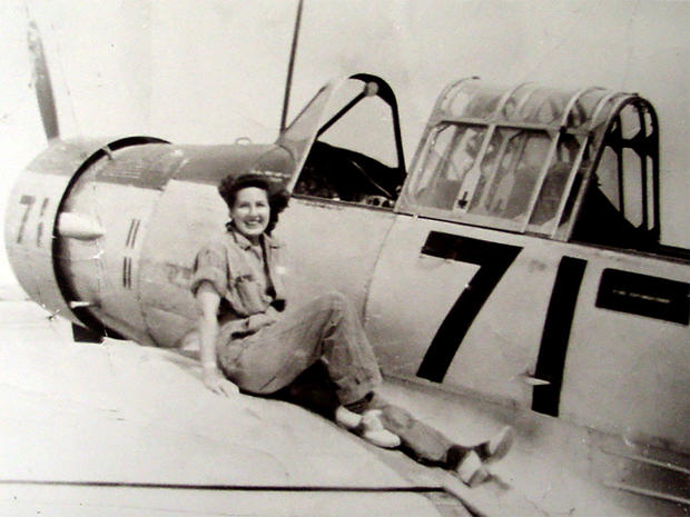 Remembering The WASPs: Women Who Were Aviation Trailblazers - CBS News