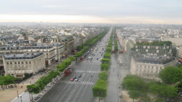 Champs-Élysée (Credit, Randy Yagi) 