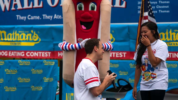 joeychestnutproposes.jpg