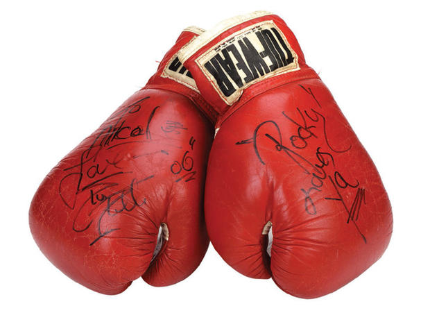 profiles-auction-rocky-iii-boxing-gloves.jpg 