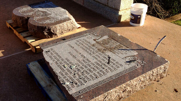 oklahoma Ten Commandments monument