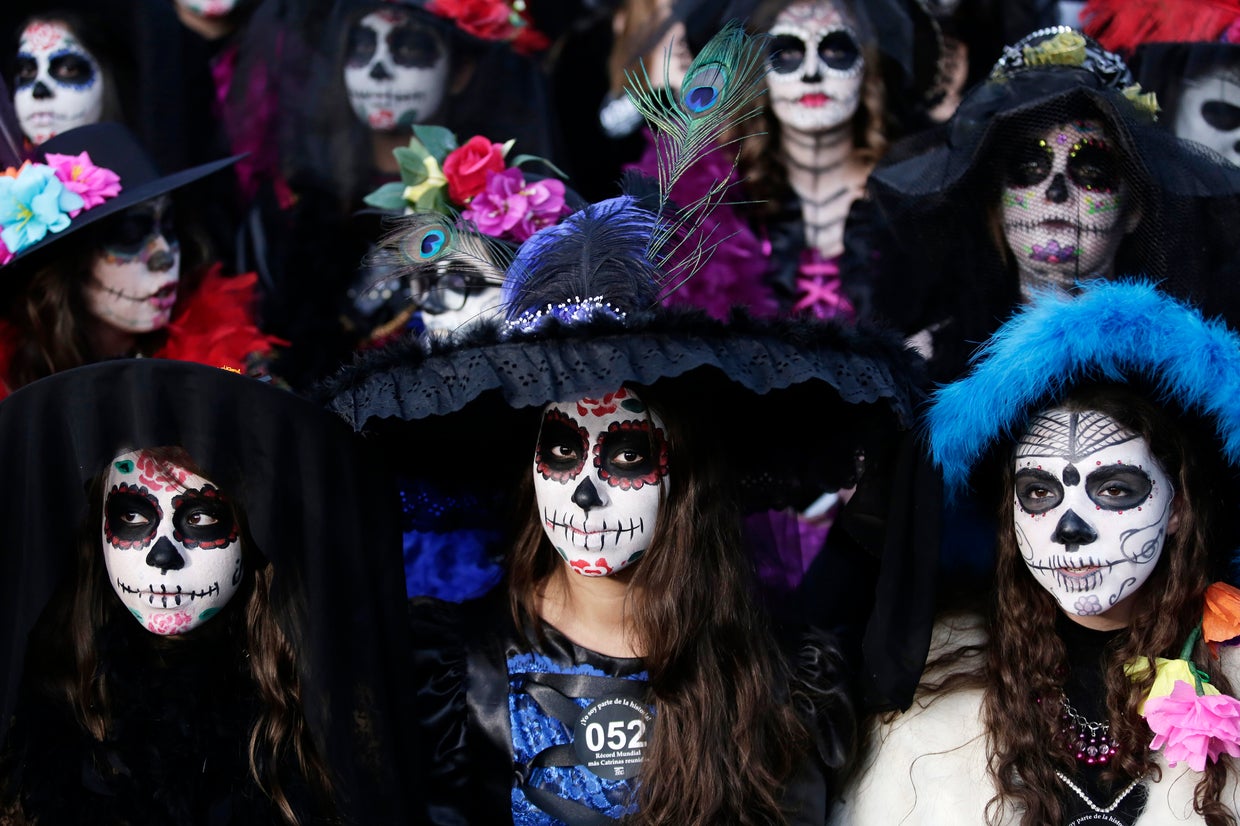 Zombies, Hollywood invade Mexico’s Day of the Dead CBS News