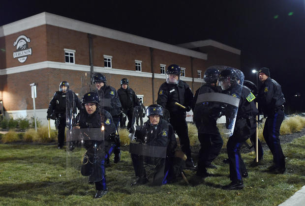 Ferguson, Mo. - Protests after grand jury declines charges - Pictures ...