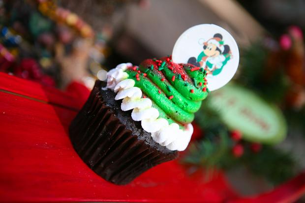 Holiday Cupcakes3 disneyland 