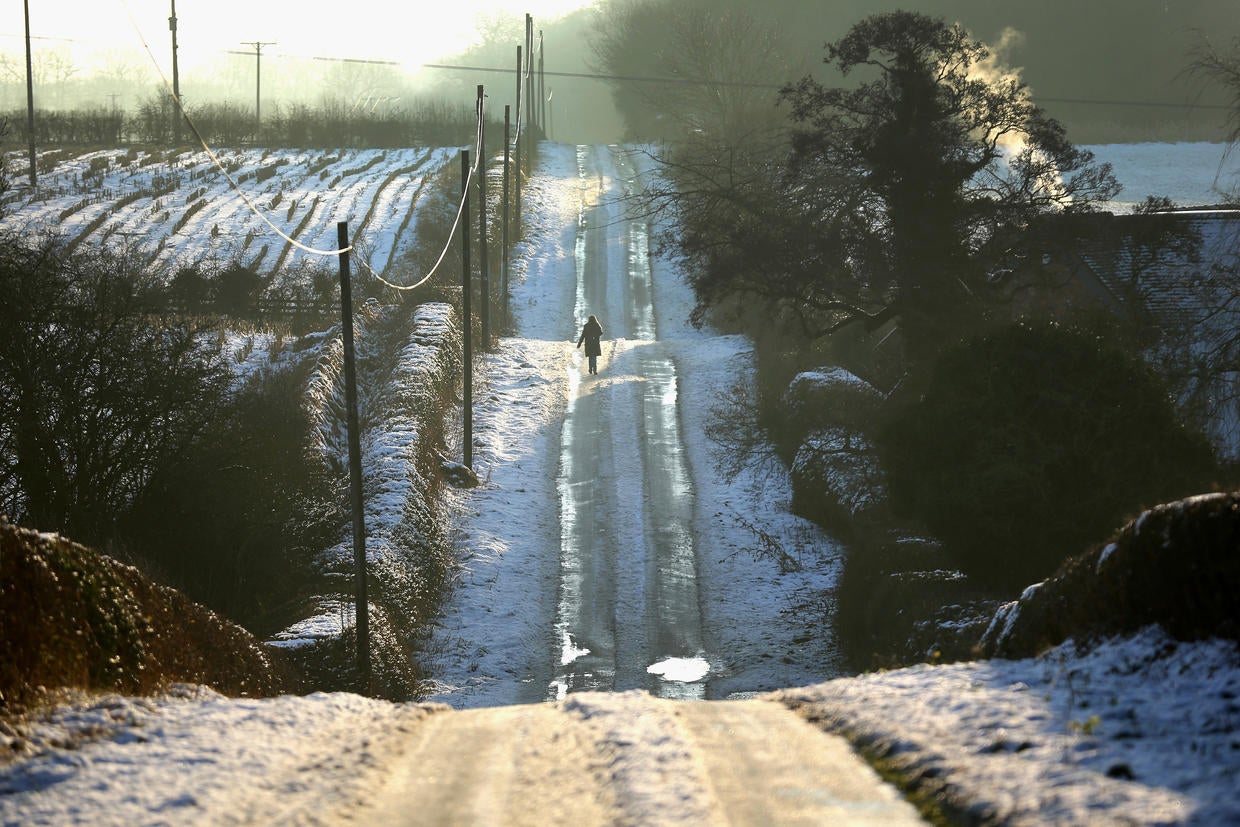 England in the snow First snowfall in Britain Pictures CBS News