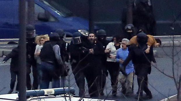 Hostage situation in eastern Paris 