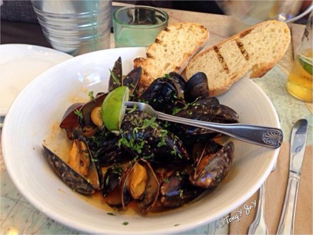 blue plate oysterette - mussels 