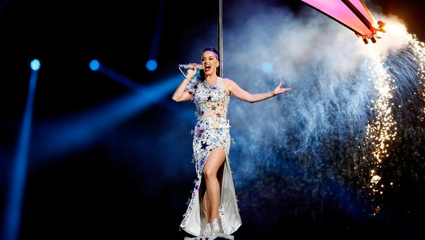 Katy Perry brings fireworks to Super Bowl 2015 - CBS News