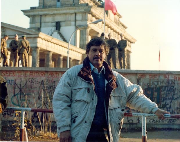 bob-barron-scenic-posing-picture.jpg