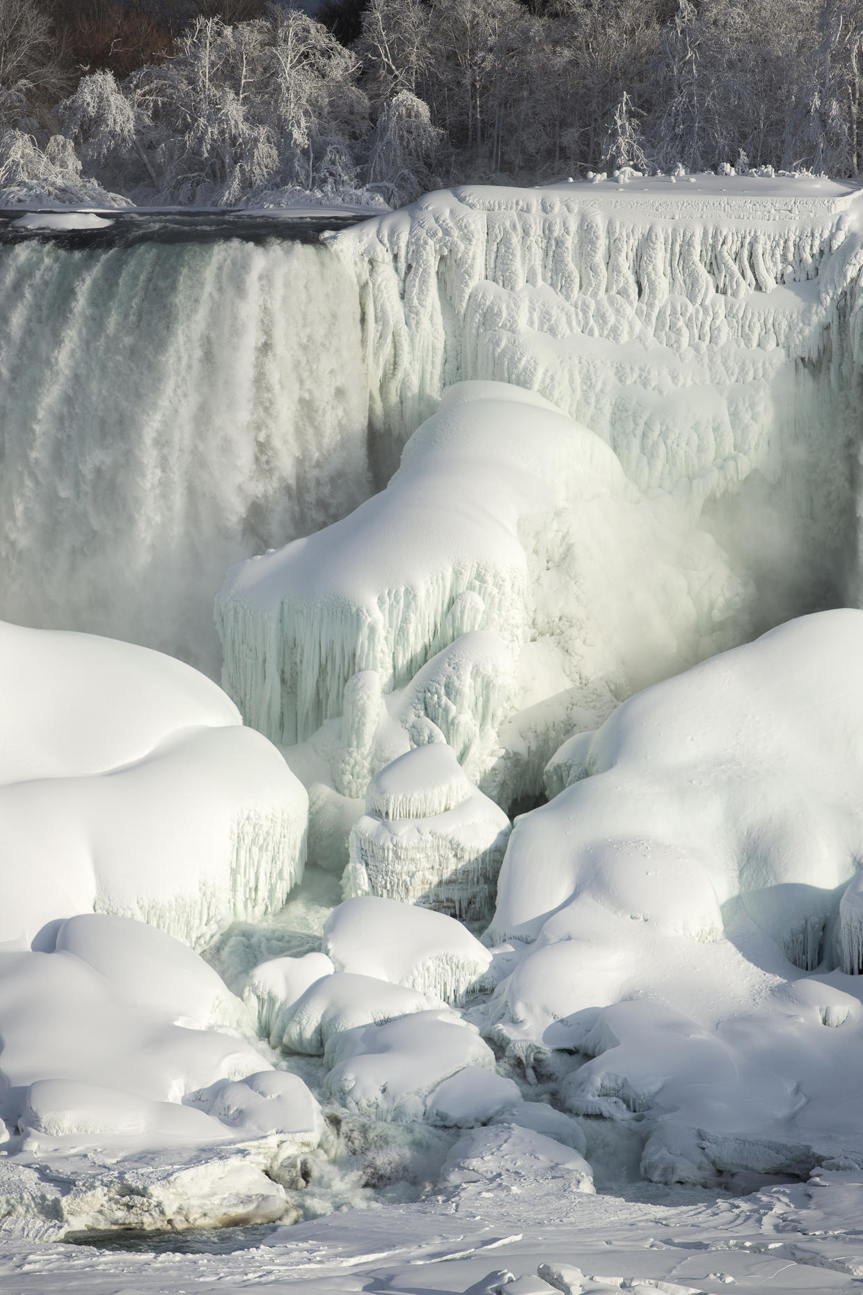Niagara Falls beautiful frozen winter wonderland CBS News