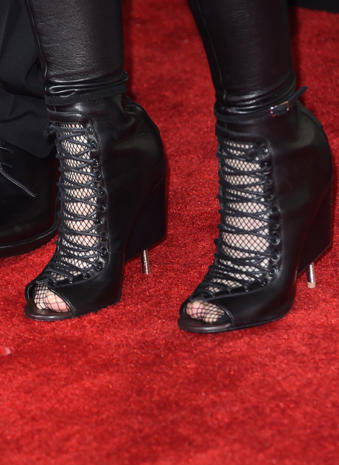 Taylor Swift - Famous feet: High heels on the red carpet - Pictures ...