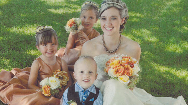 Ashley Fallis and her children 