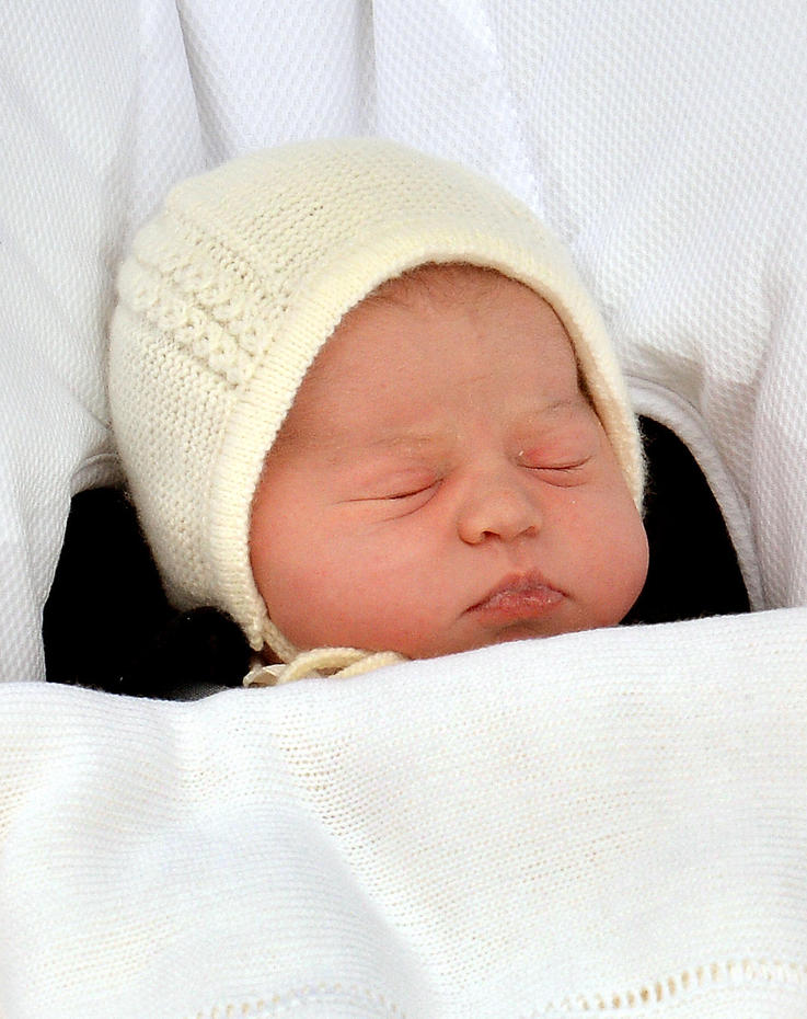 The Little Princess - Britain welcomes royal baby - Pictures - CBS News