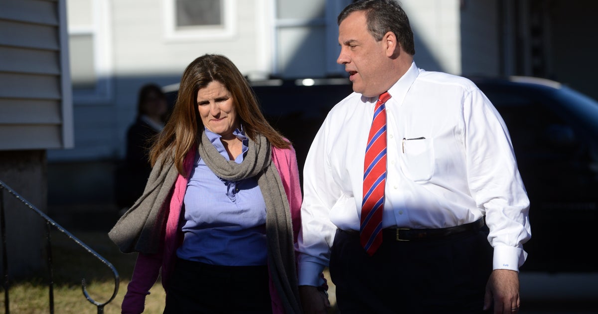 How much money did Chris Christie and his wife earn in 2014? CBS News