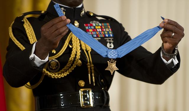 what benifits do medal of honor recipients receive