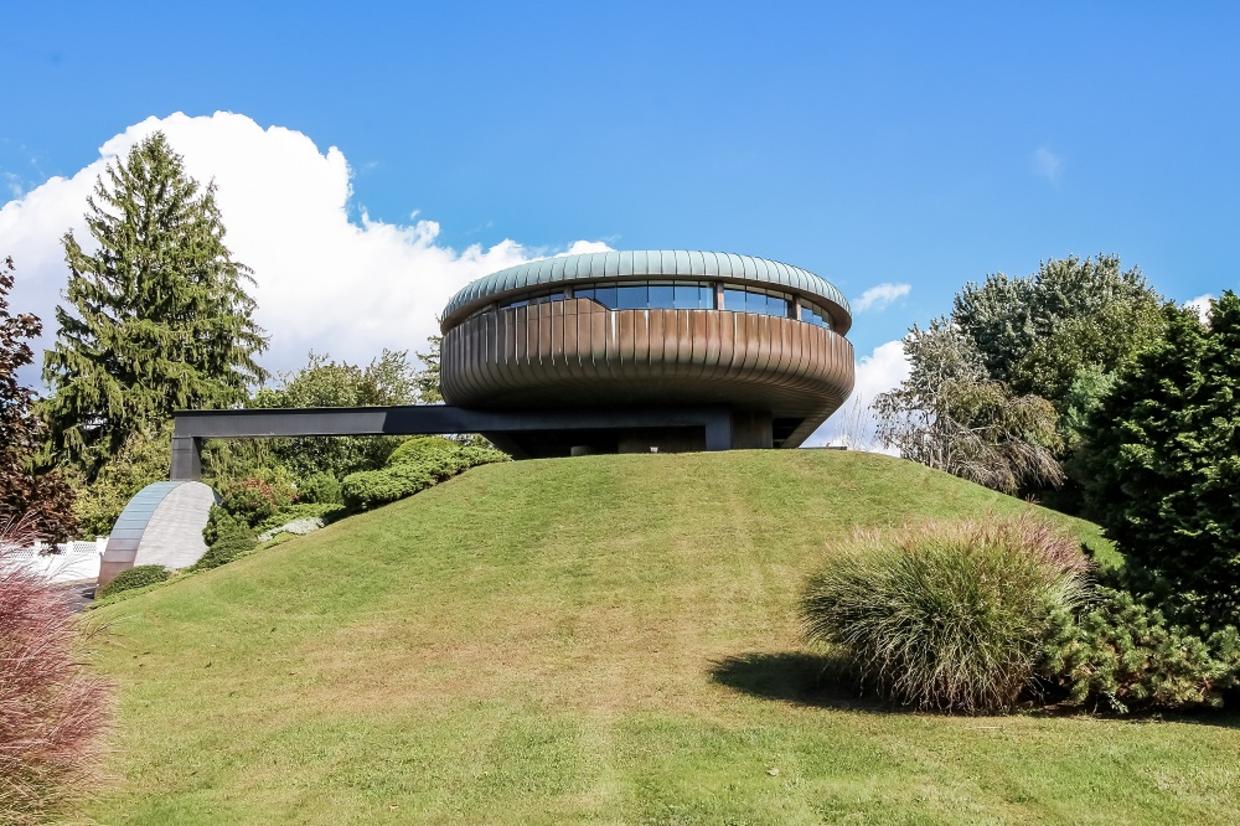 Spaceship Home Zillow 2 