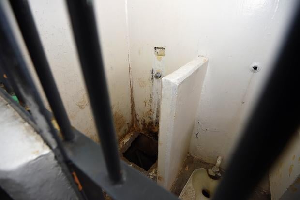 Mexican drug lord's brazen tunnel escape 