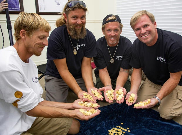 crew-img-credit-1715-fleet-queens-jewels-llc.jpg