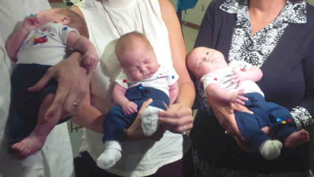 New York Woman Gives Birth To Rare Identical Triplets Cbs News