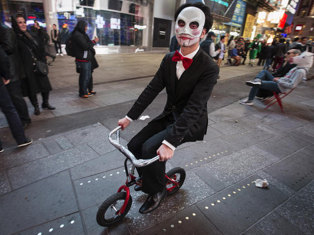 Scary, silly Halloween costumes 2015 - CBS News