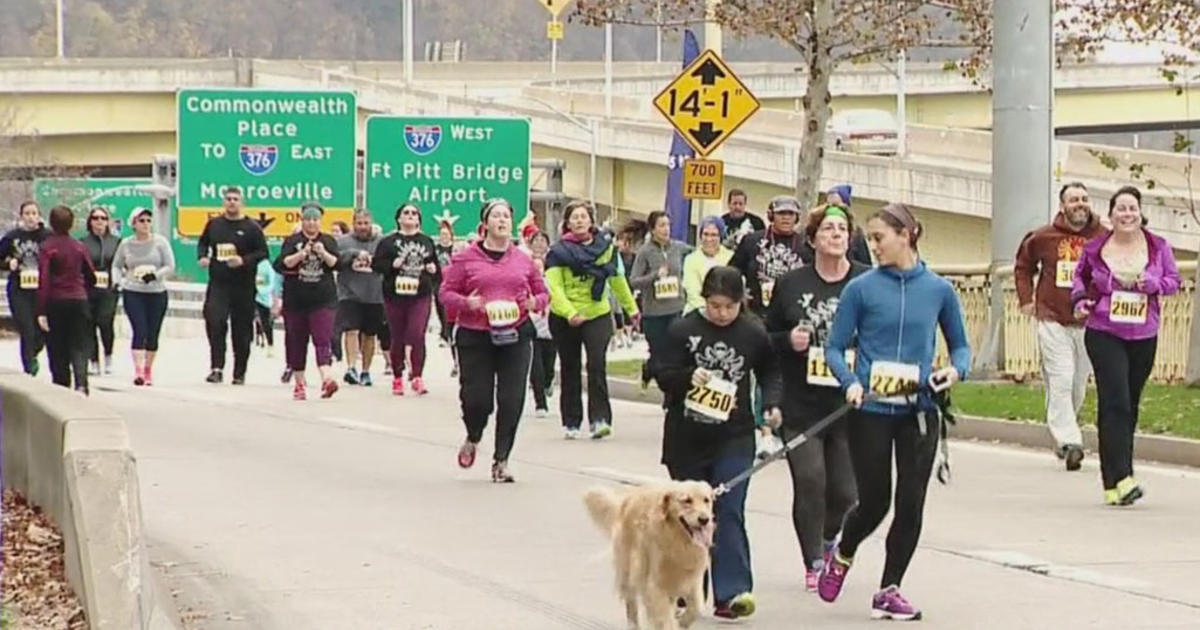 Thousands Participate In Annual Turkey Trot Downtown CBS Pittsburgh