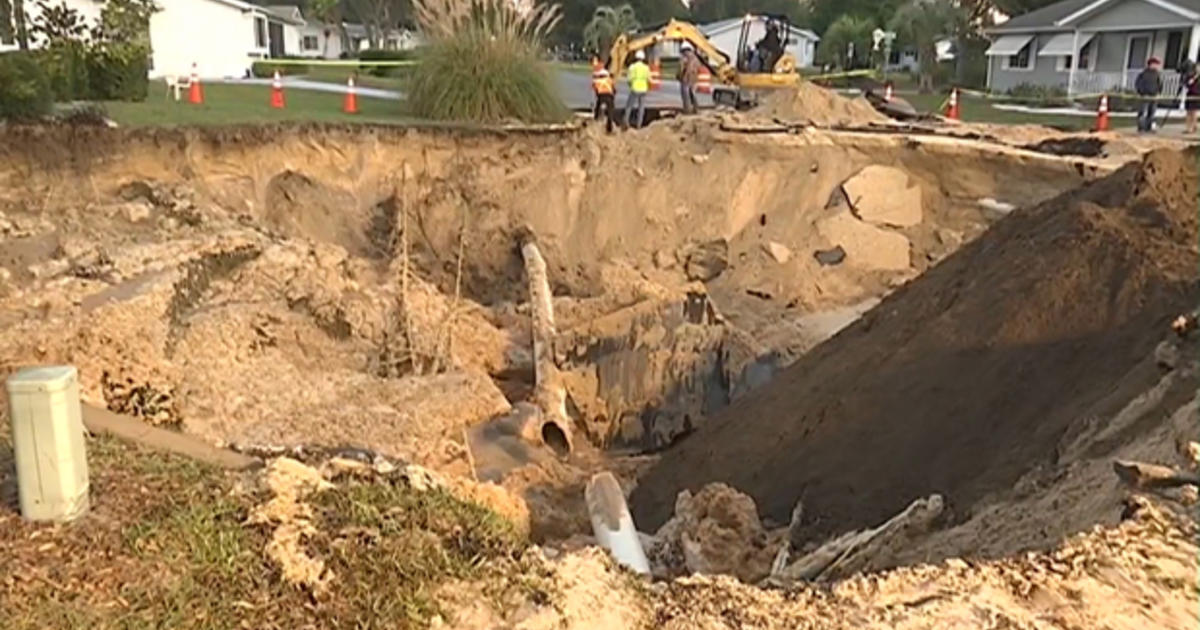 Florida sinkhole forces officials to evacuate neighborhood CBS News